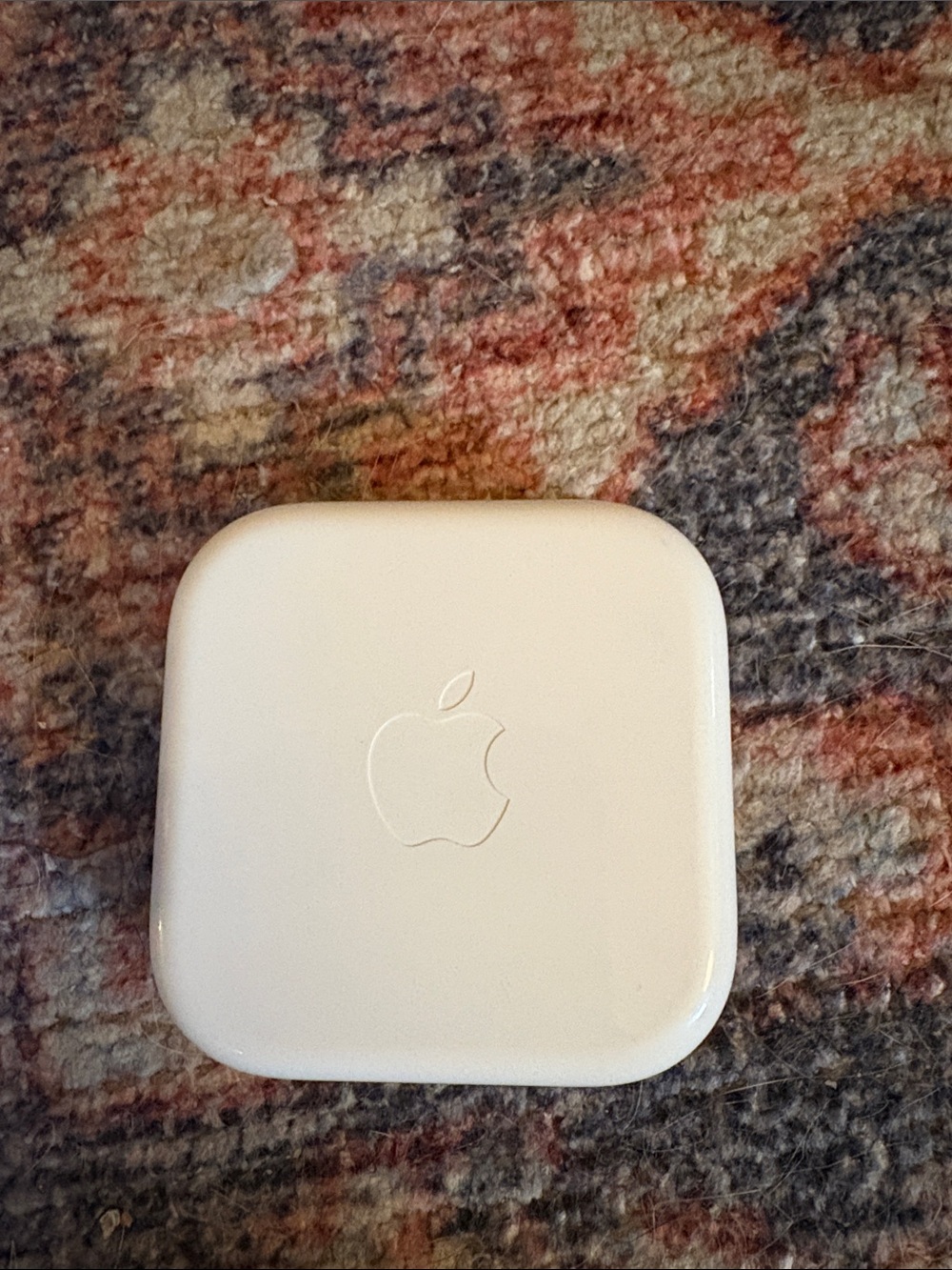 Apple Pink iPod nano with White Earbuds - Picture 6 of 6